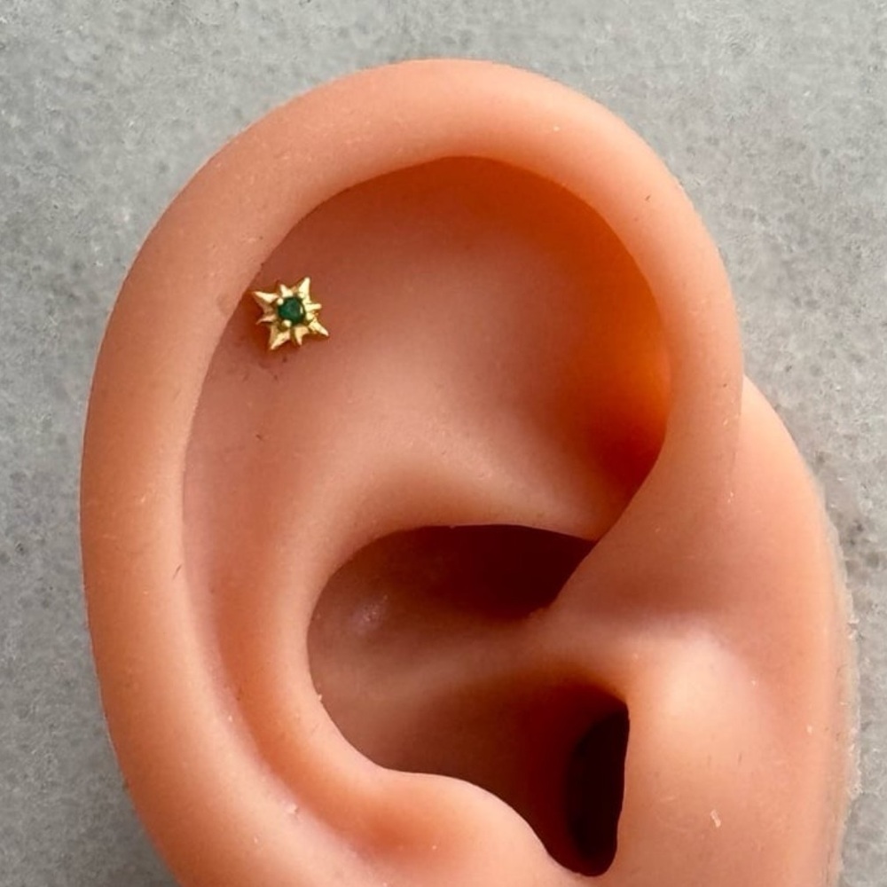 Gold Green Crystal Star Burst Cartilage Earring 

Brand New